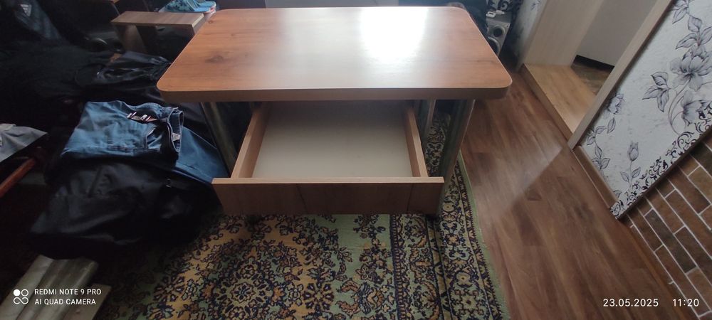 Продам стол обеденный