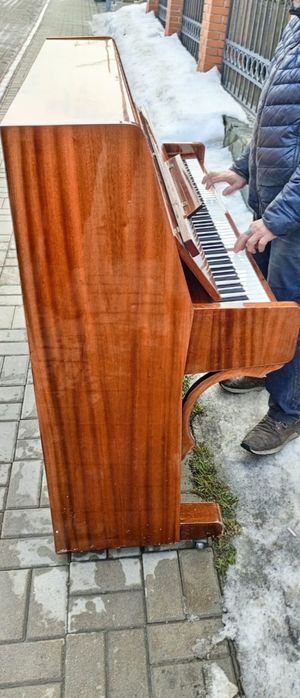 Продам пианино (upright piano)  .