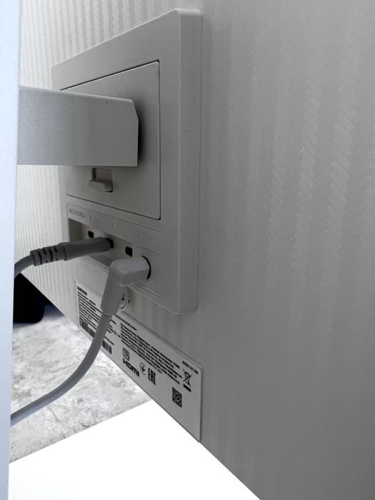 Продам монитор Samsung LS32BM801UIXCI белый