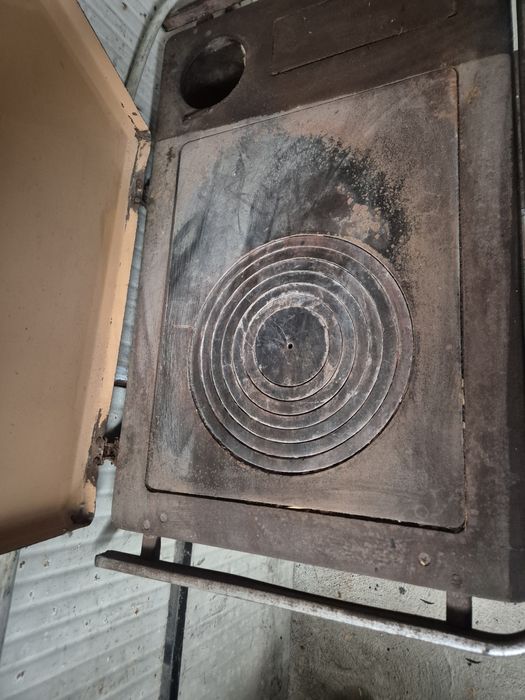 Vând soba pe lemne.