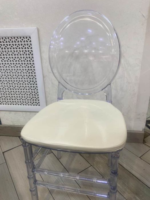 Продам пластиковые стулья