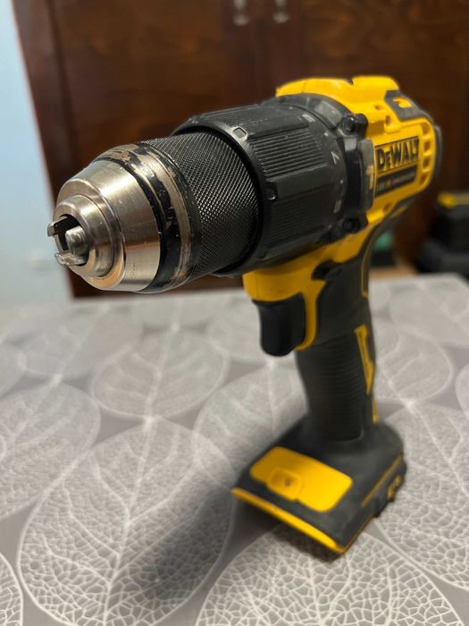 Винтоверт Dewalt DCD709