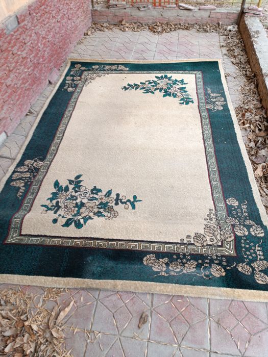 Продается ковер в хорошем состоянии