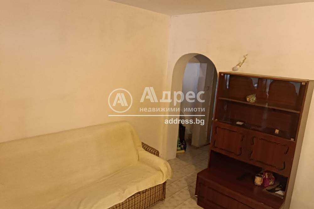 Ексклузивно от "Адрес"! Продава се къща в центъра на град Разград!