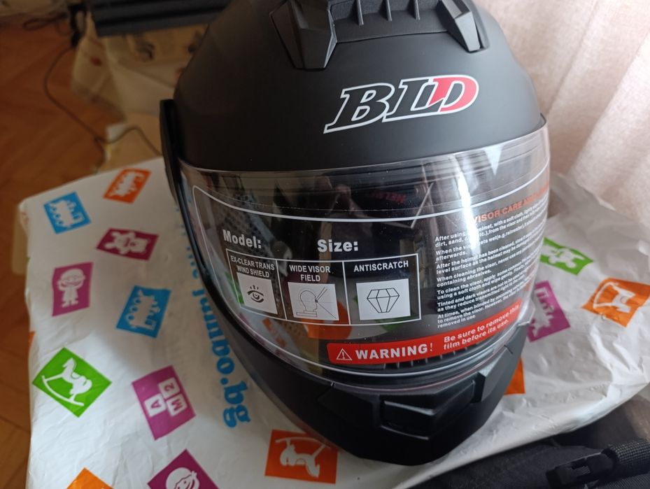 Продавам две модулни (отваряеми) каски