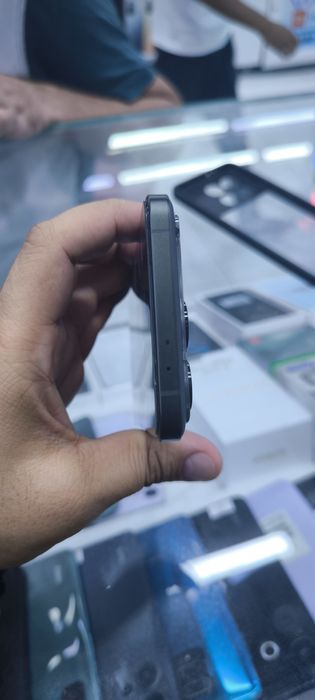 poco F6 pro 12/512 qora