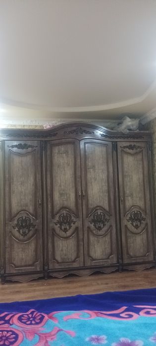 Спальный гарнитур диван комод с зеркалом