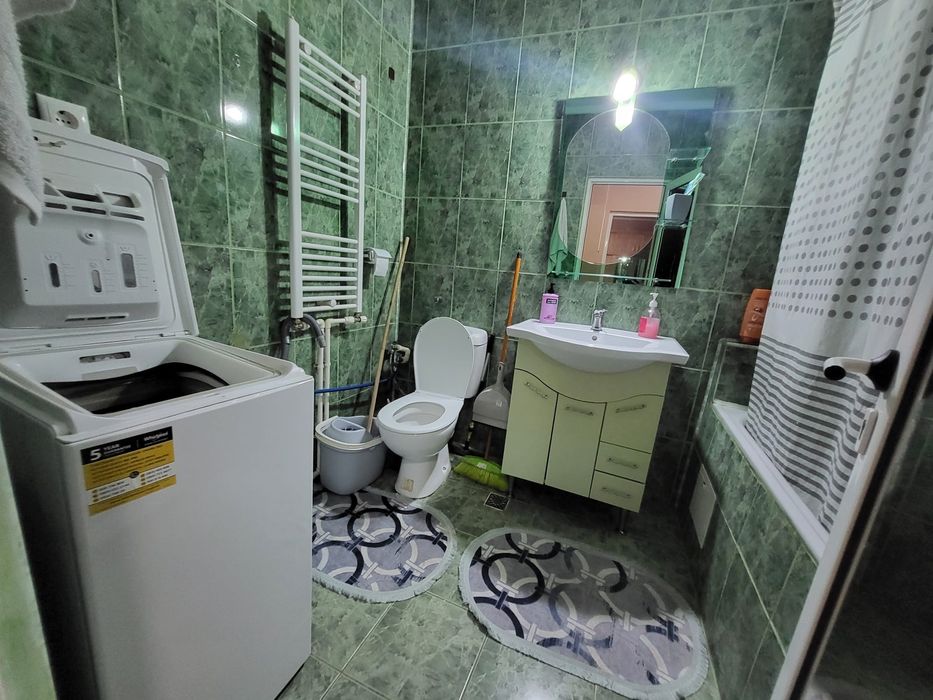 Închiriez apartament