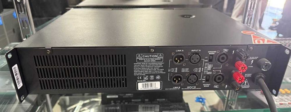 Konsert zali uchun professional, 4 kanalli ovoz kuchaytirgich