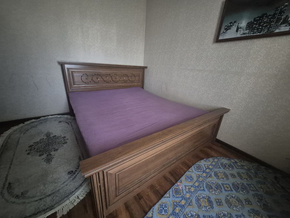 Продаётся двуспальная  кровать