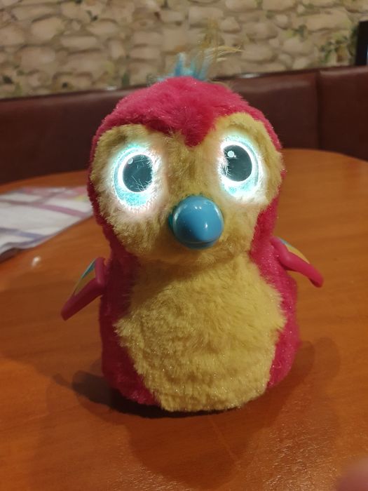 Jucărie interactiva cu lumini și sunete Hatchimals