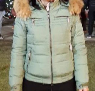 Женская куртка-пуховик.