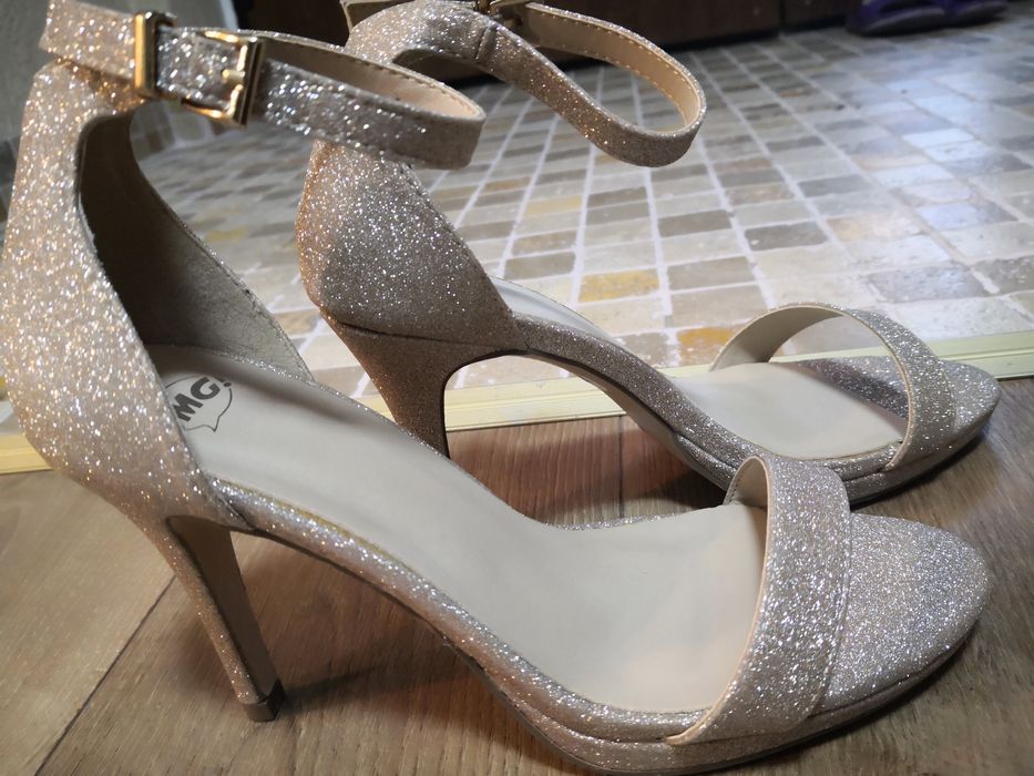 Sandale NOI de ocazie auriu 38