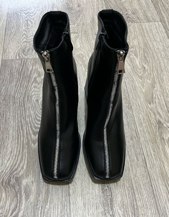 Нови дамски боти с ефектен цип