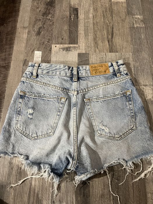 Къси дънкови панталонки Bershka