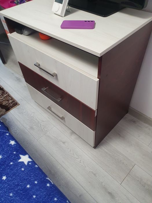 Vând mobila de dormitor