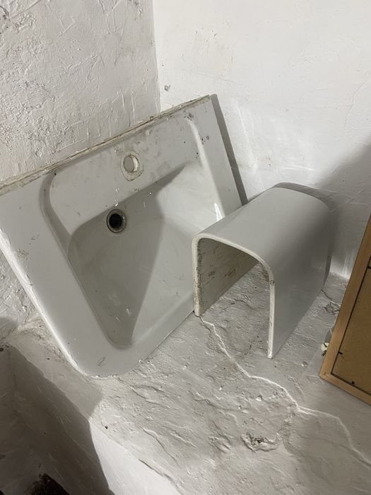 Унитазы и  раковины  разные