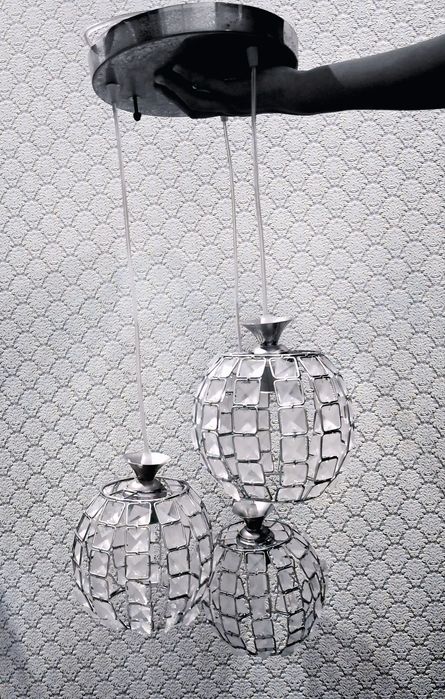 Продам подвесную люстру