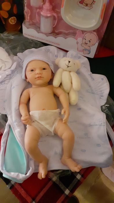 Продавам силиконова кукла