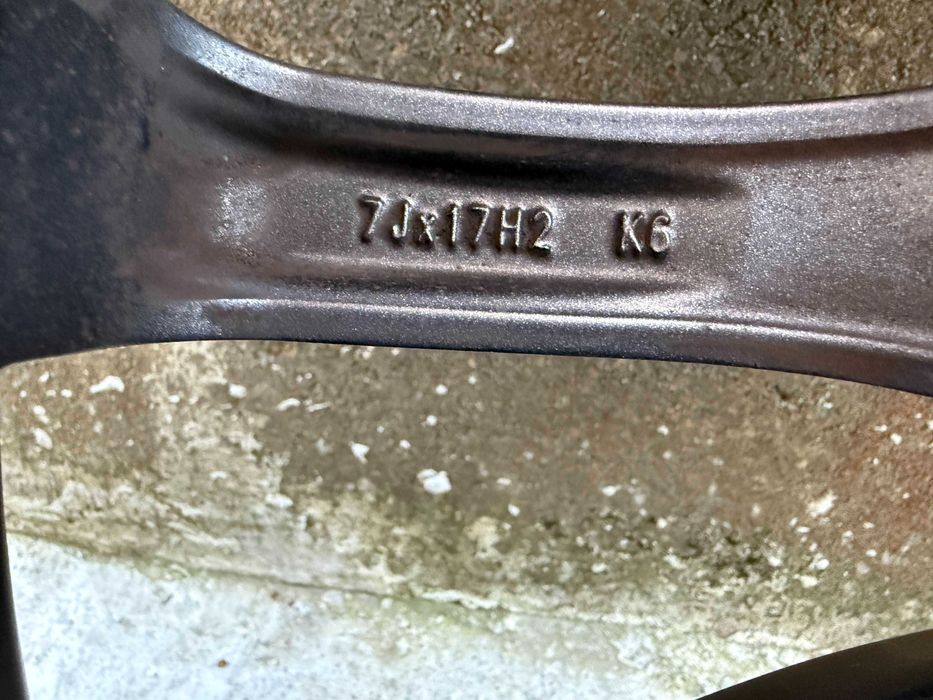 Оригинални джанти 17" на Mazda CX-5 (7Jx17H2) в комплект със зимни гуми.