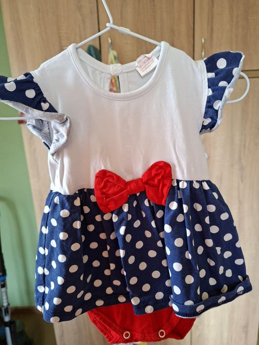 Продавам запазени дрехи  за момиче