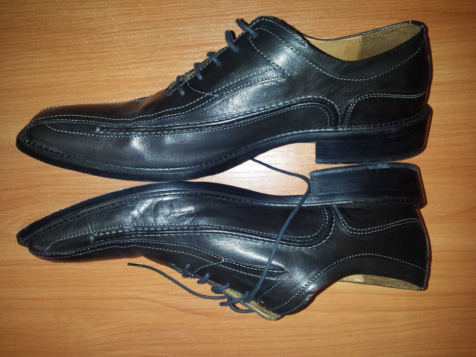 Продавам черни италиански мъжки обувки Bata от истинска кожа номер 43