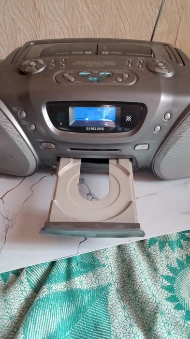 Самсунг S70. Отличный.