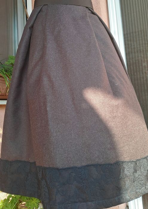 Кафява,вълнена пола,р-р С и М/Л+подарък