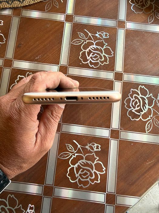 Продавам Iphone 8 64 GB