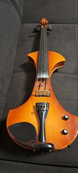 Vând vioara electrica