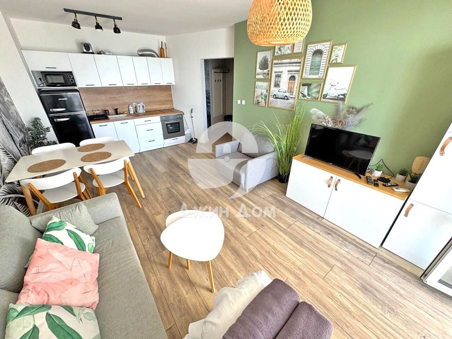 Продава се Двустаен апартамент в к.к. Елените - 60 кв.м за 2167 €/кв.м - Снимка #1