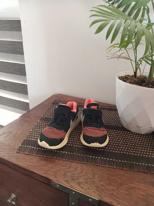 Маратонки Nike 26