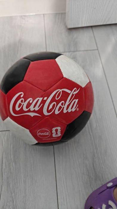 Мяч  и насос  от Coca-Coli