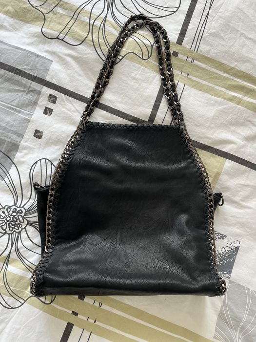 Дамска чанта за през рамо има и дълга дръжка да се носи настрани