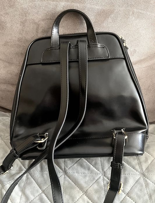 Дамска черна раница