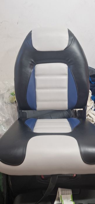 Suport scaun barca plus scaun si accesorii.