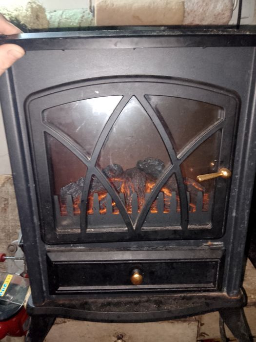 продавам камина  на ток   работеща