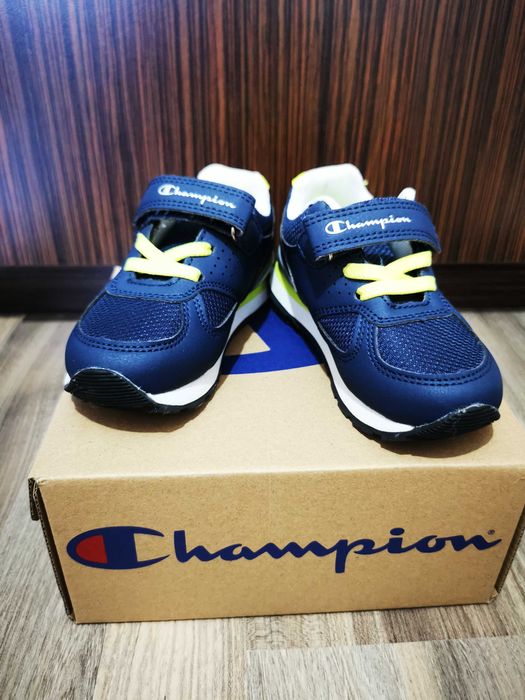 Adidasi Champion noi - marimea 24