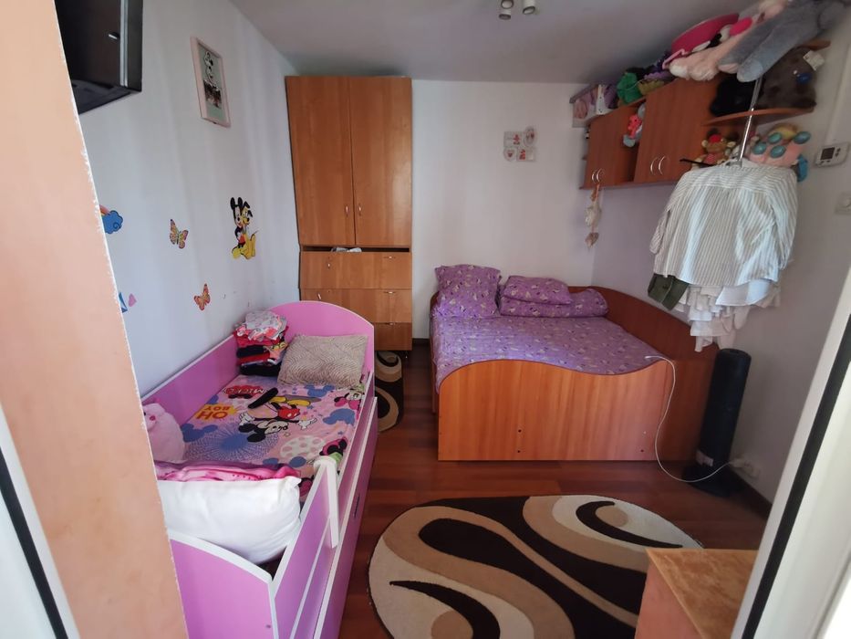 Închiriez apartament