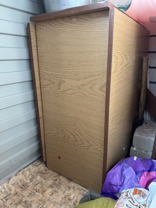 Продам Шкаф и столы