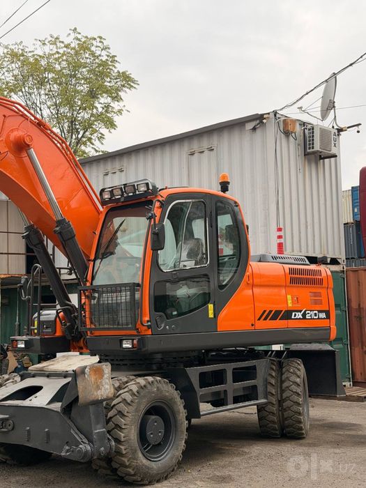 Продается экскаватор Doosan dx210 колесный