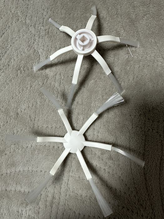 Продам боковые щётки для пылисоса-робота