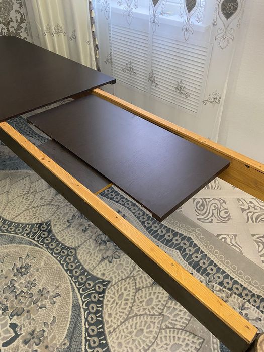 Стол для большой семьи