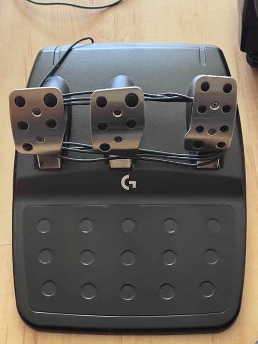 Продам игровой руль Logitech g923 + КПП