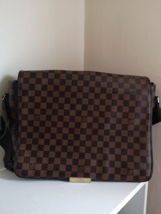 Poșetă inscripționata LV