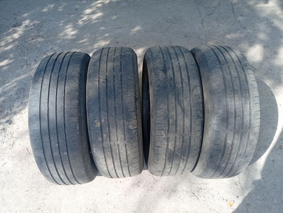 Продам комплект шин 225/60 r17.
