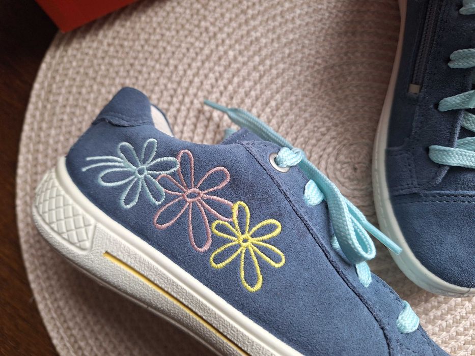 Чисто нови сникърси на Superfit - н. 30