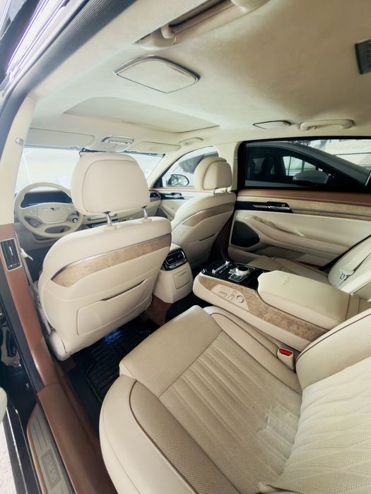 Genesis G90 2020 года