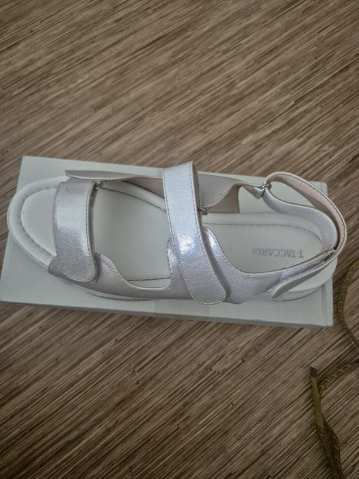 Продам босоножки