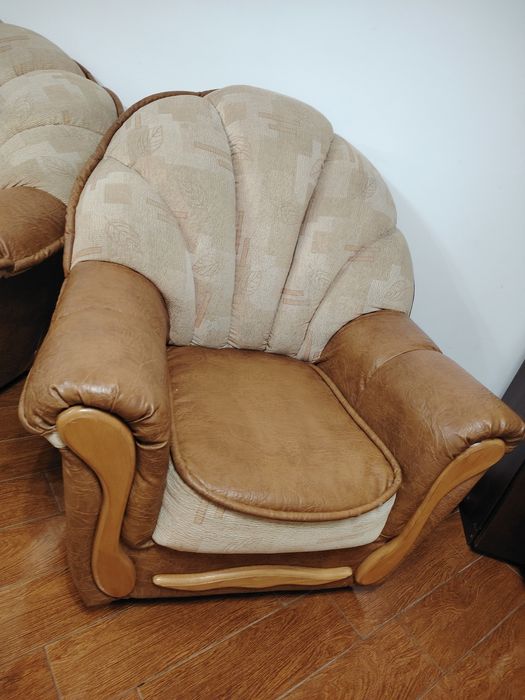 Urgent vind Canapea extensibila și 2 fotolii